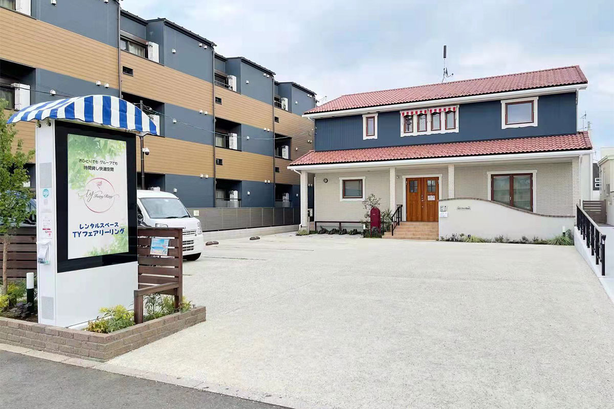 日本65寸雙屏戶外廣告機